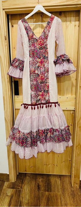 Traje de flamenca volantes y lunares