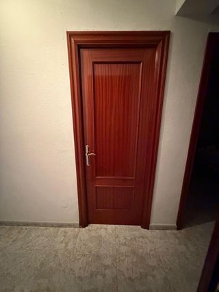 Puerta de madera, 8 normales y 2 con cristal