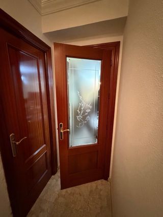 Puerta de madera, 8 normales y 2 con cristal
