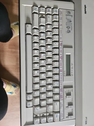 Máquina de escribir Olivetti PT 506
