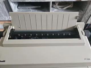 Máquina de escribir Olivetti PT 506