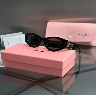 Gafas de sol Miu Miu negras