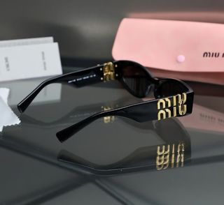 Gafas de sol Miu Miu negras