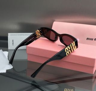 Gafas de sol Miu Miu negras