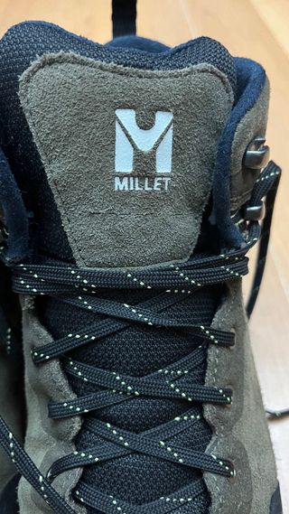 Botas de montaña Millet color verdes y negras.
