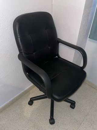 Silla de oficina negra