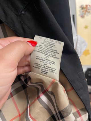 Gabardina Burberry Negra Corta