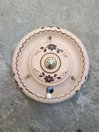 Plafón de cerámica y metal