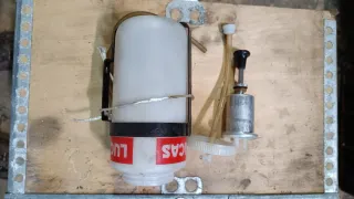 Depósito limpiaparabrisas con bomba manual Lucas