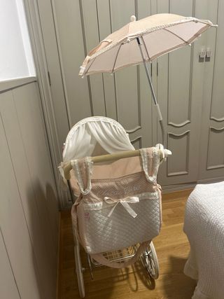 Coche de capota para muñecas