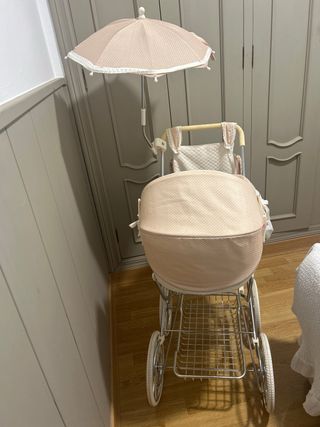 Coche de capota para muñecas