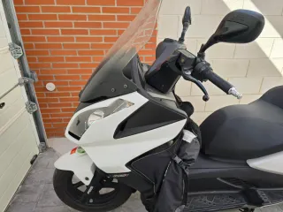 Kymco 300 ABS Maxi Scooter