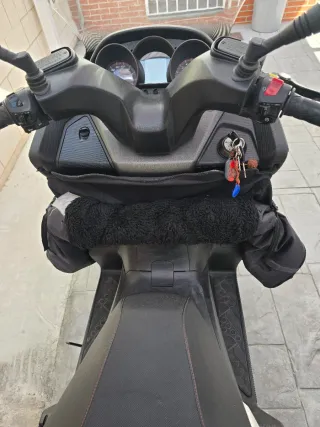 Kymco 300 ABS Maxi Scooter