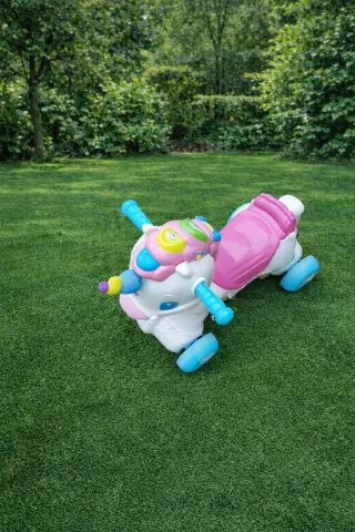 Correpasillos unicornio rosa y blanco