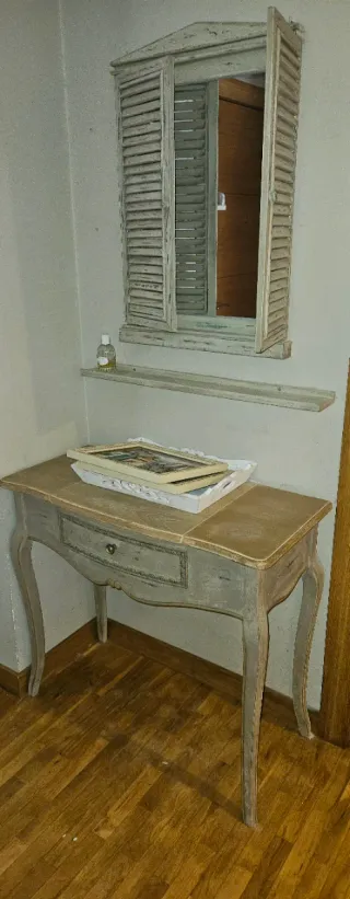 Mesilla de entrada con espejo