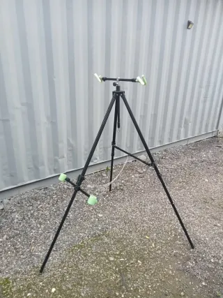 Trípode de pesca negro