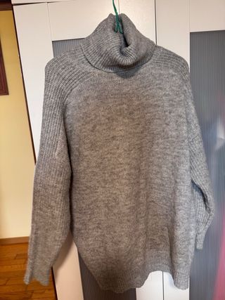 Jersey gris cuello alto talla única