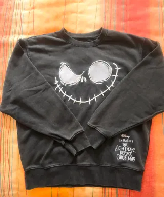 Dos Chaquetas una XL y otra XS y un jersey S