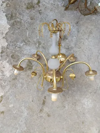 Lámpara de araña dorada antigua