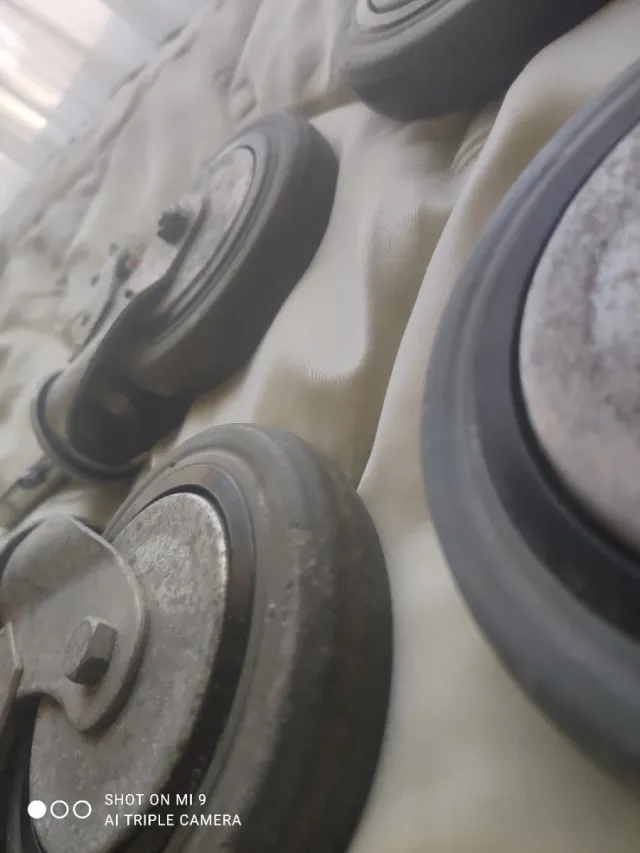 Ruedas giratorias con freno (4 unidades)