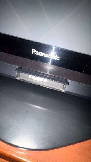 TV Plasma Panasonic Viera y soporte sobremesa.