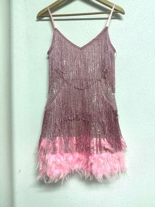 Vestido corto lentejuelas y plumas