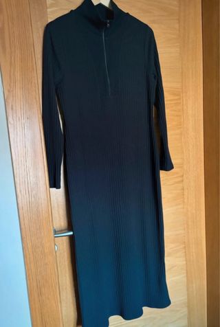 Vestido negro canalé manga larga