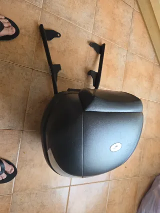 Baúl y Soporte Honda Hornet Negro