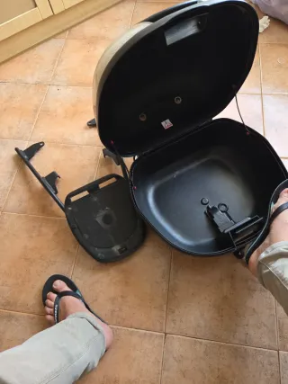 Baúl y Soporte Honda Hornet Negro