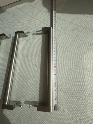 Maniglie per armadi in metallo argentato