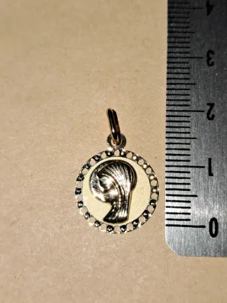 Medalla Virgen Niña Oro 18k