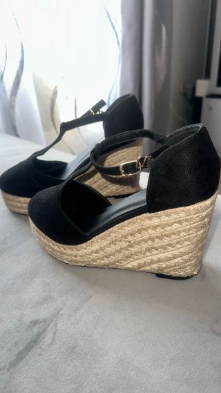 Sandalias de cuña SHEIN negras nuevas