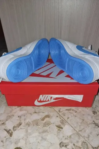 Nike Bianche e Blu Nuove