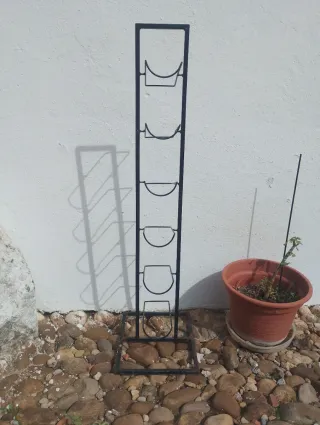 Botellero vertical de hierro color negro