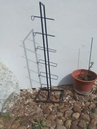 Botellero vertical de hierro color negro