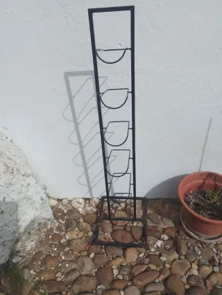 Botellero vertical de hierro color negro