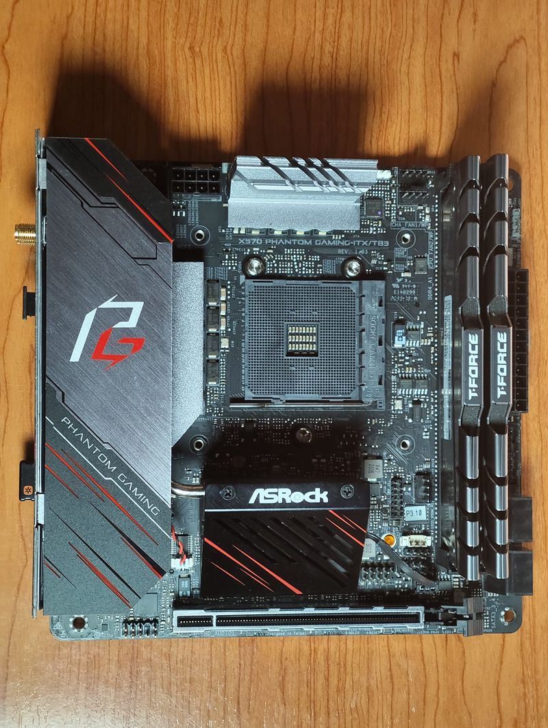 Combo X570 ITX + 32GB DDR4 3200