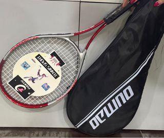 Raqueta de tenis con funda