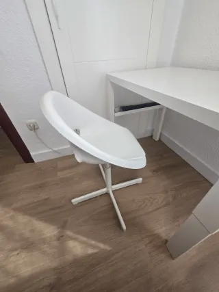 Escritorio blanco infantil con silla