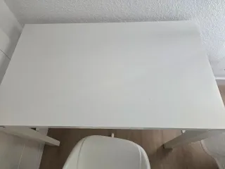 Escritorio blanco infantil con silla