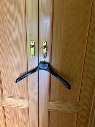 Perchas buenísimas anchas para ropa