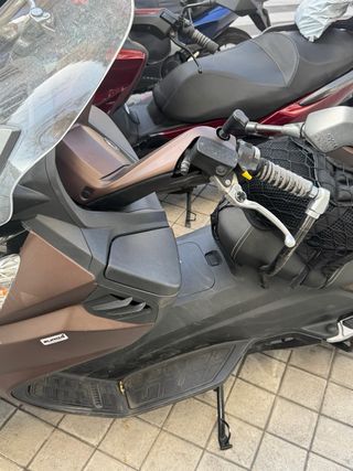 Sym Maxsym 600i Marrón