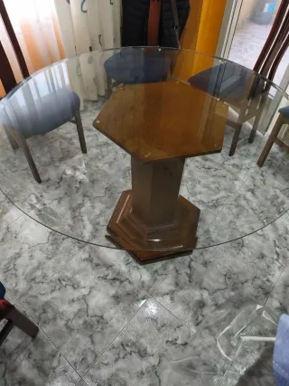 Mesa de comedor redonda de cristal y madera