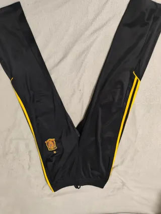 Conjunto Adidas España Negro y Rojo