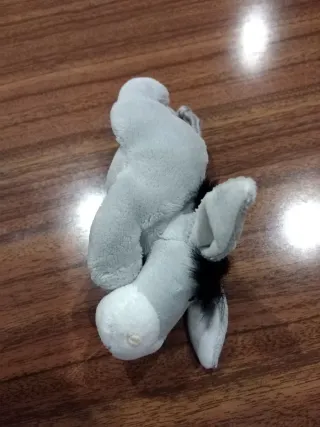 Peluche Nici com íman nas patas
