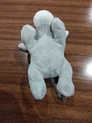 Peluche Nici com íman nas patas