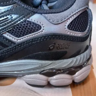 Asics Gel NYC Negras Talla 42 con caja dañada