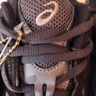 Asics Gel NYC Negras Talla 42 con caja dañada