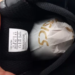 Asics Gel NYC Negras Talla 42 con caja dañada