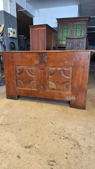 Arcón antiguo de madera